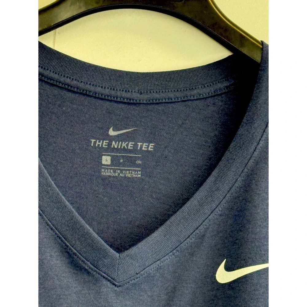 The Nike Tee Women's S Atlanta Braves T-Shirt Spring Training Sarasota V- Neck‎